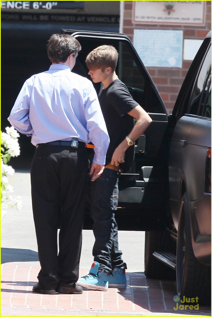 Selena Gomez & Justin Bieber: Lunch at BJs | Photo 486692 - Photo