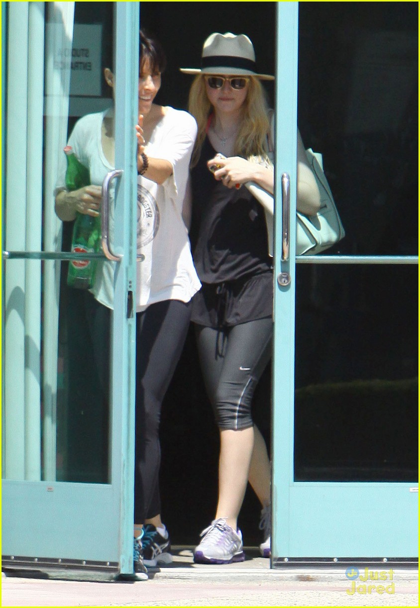 Dakota Fanning: Weekend Workout with Mom Joy | Photo 487934 - Photo