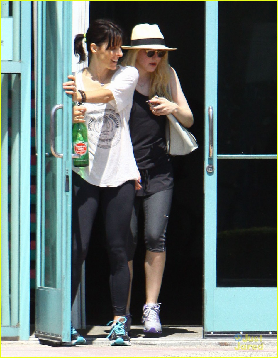 Dakota Fanning: Weekend Workout with Mom Joy | Photo 487938 - Photo