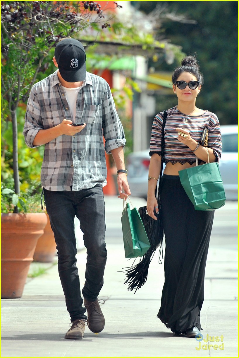 Vanessa Hudgens & Austin Butler: Hollywood Stroll | Photo 488691 ...