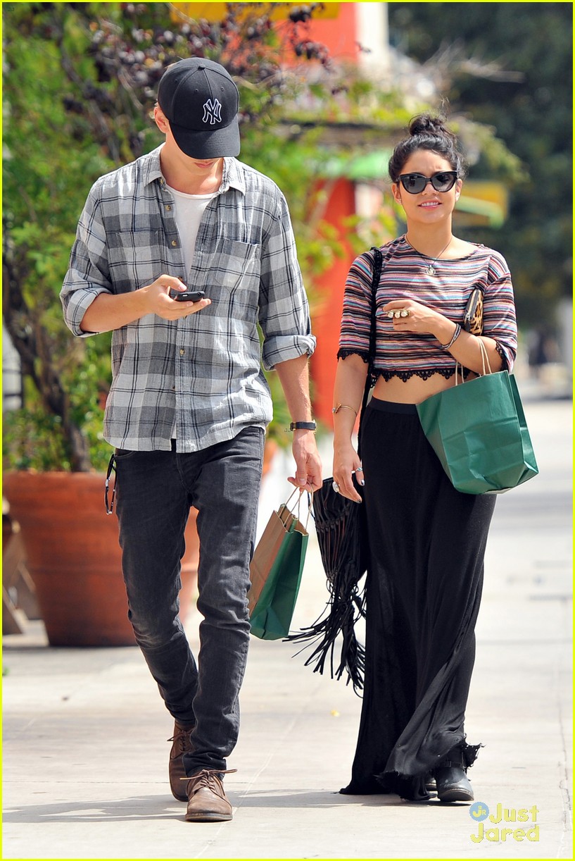 Vanessa Hudgens & Austin Butler: Hollywood Stroll | Photo 488692 ...