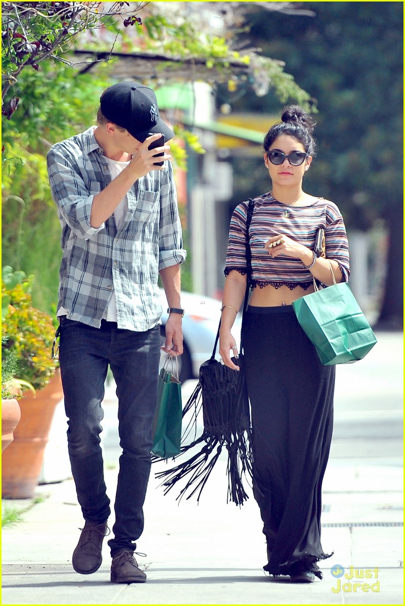 Vanessa Hudgens & Austin Butler: Hollywood Stroll | Photo 488694 ...