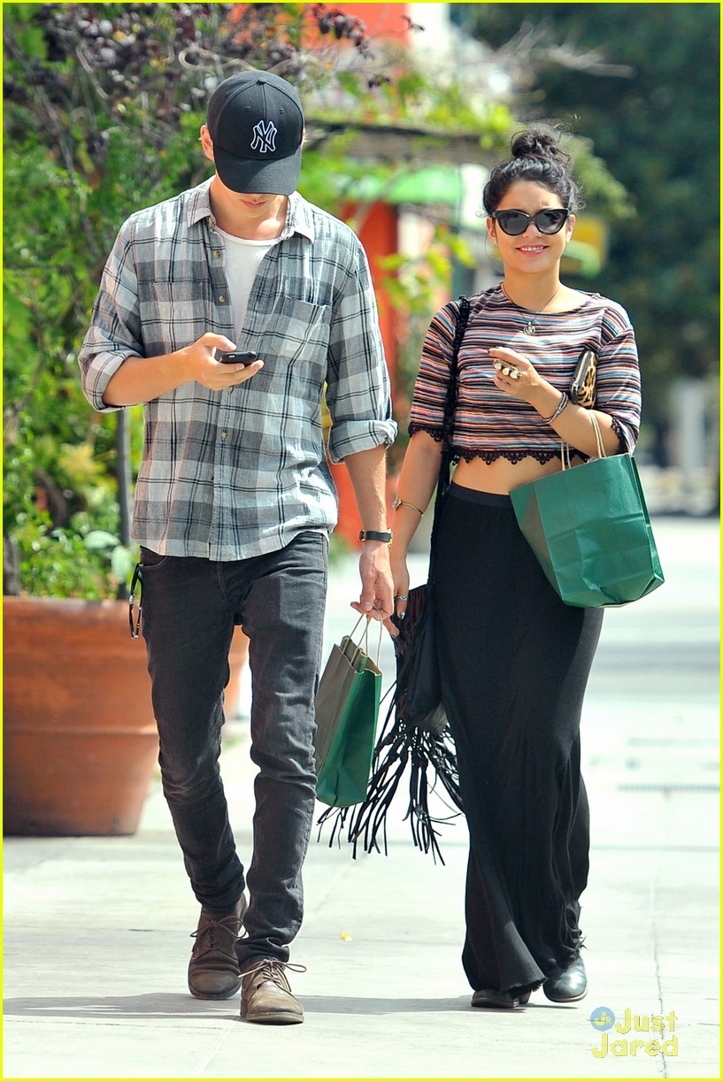 Vanessa Hudgens & Austin Butler: Hollywood Stroll | Photo 488696 ...