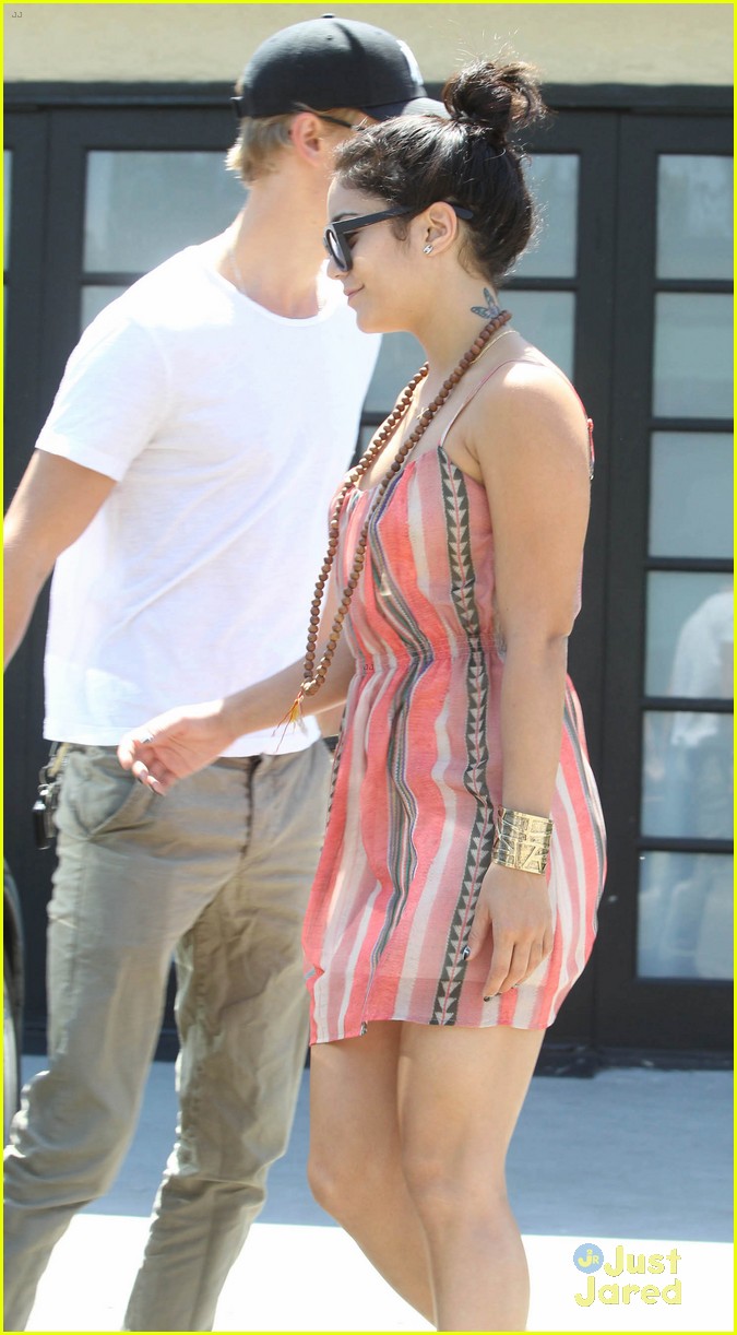 Full Sized Photo of vanessa hudgens austin butler studio cafe couple 03