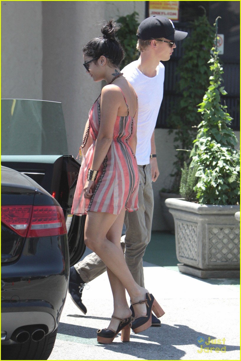 Vanessa Hudgens & Austin Butler: Post-birthday Brunch! 