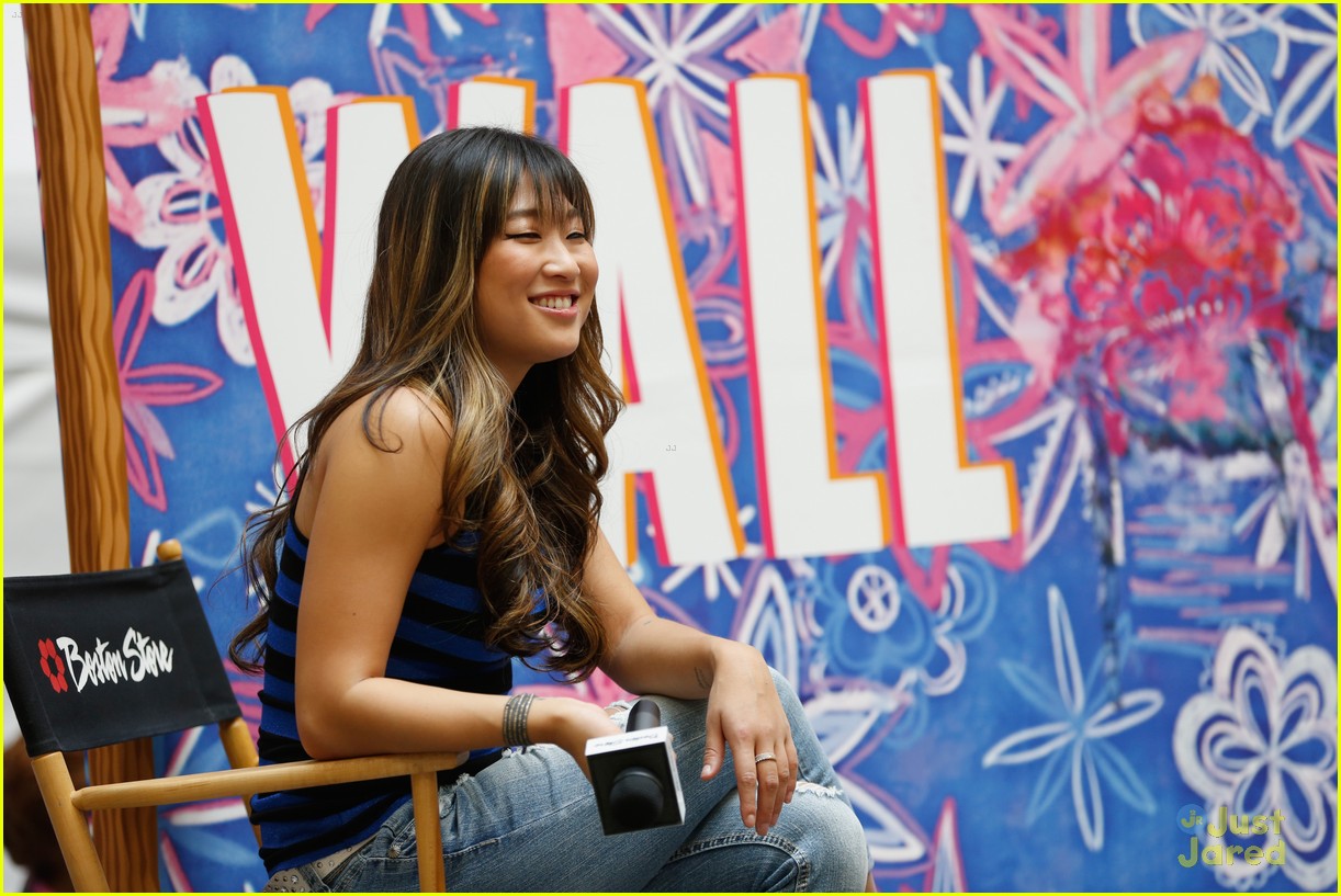 Jenna Ushkowitz: Wallflower Jeans Fashion Show in Wisconsin | Photo