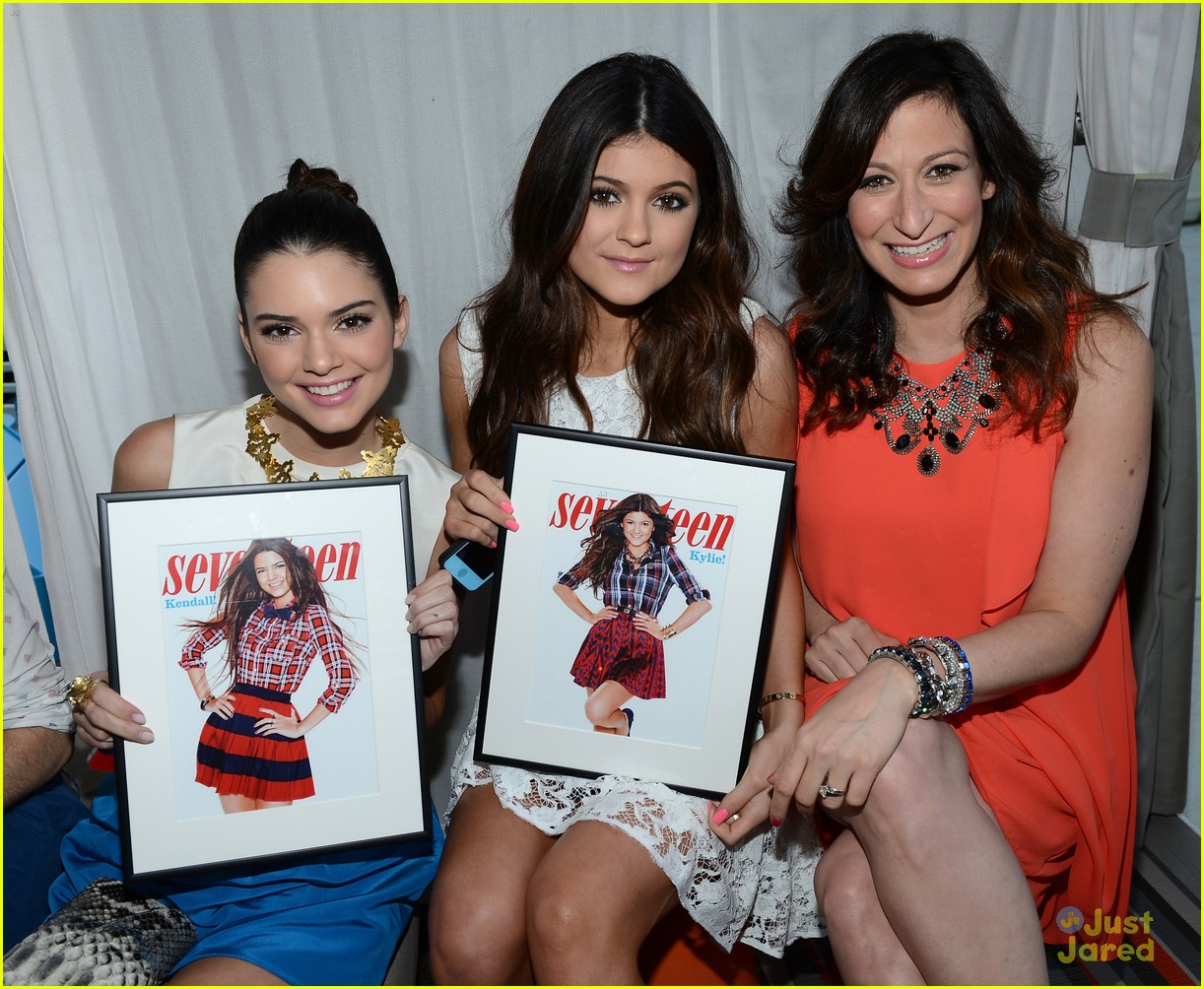 Kendall & Kylie Jenner: Seventeen Mag Signing! | Photo 486107 - Photo