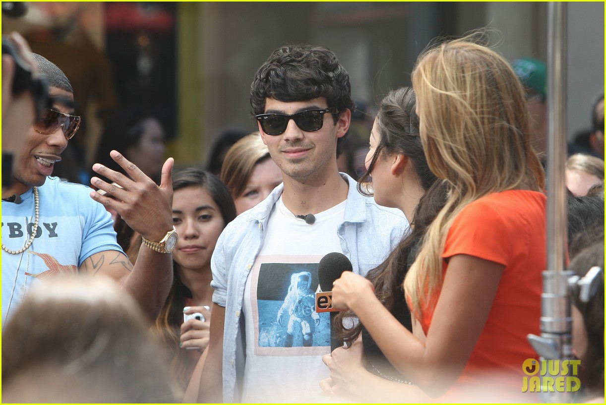 Joe Jonas: Birthday Interview at The Grove | Photo 488454 - Photo