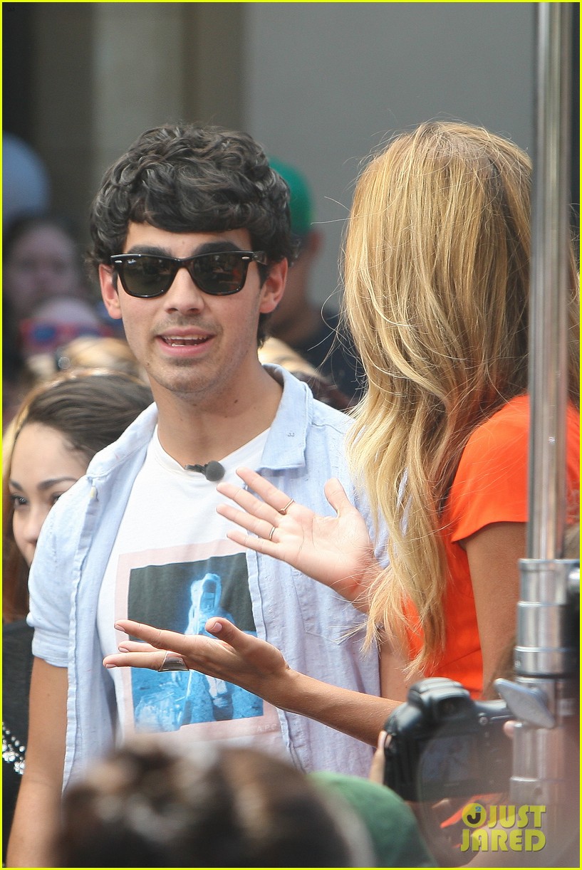Joe Jonas: Birthday Interview at The Grove | Photo 488456 - Photo