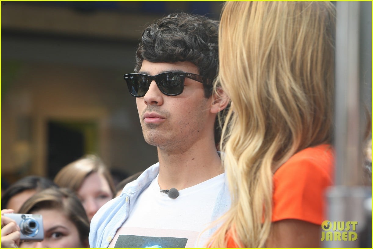 Joe Jonas: Birthday Interview at The Grove | Photo 488459 - Photo