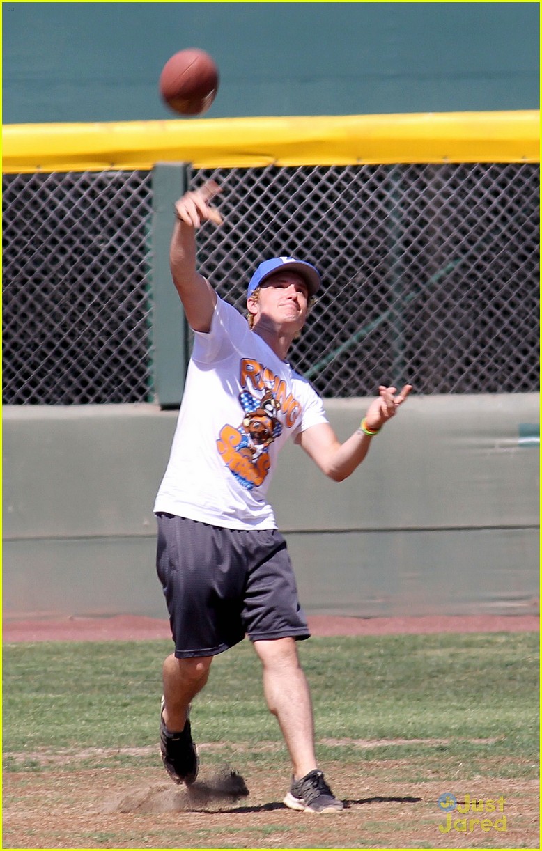 Full Sized Photo of josh hutcherson kickball game 01 Josh Hutcherson