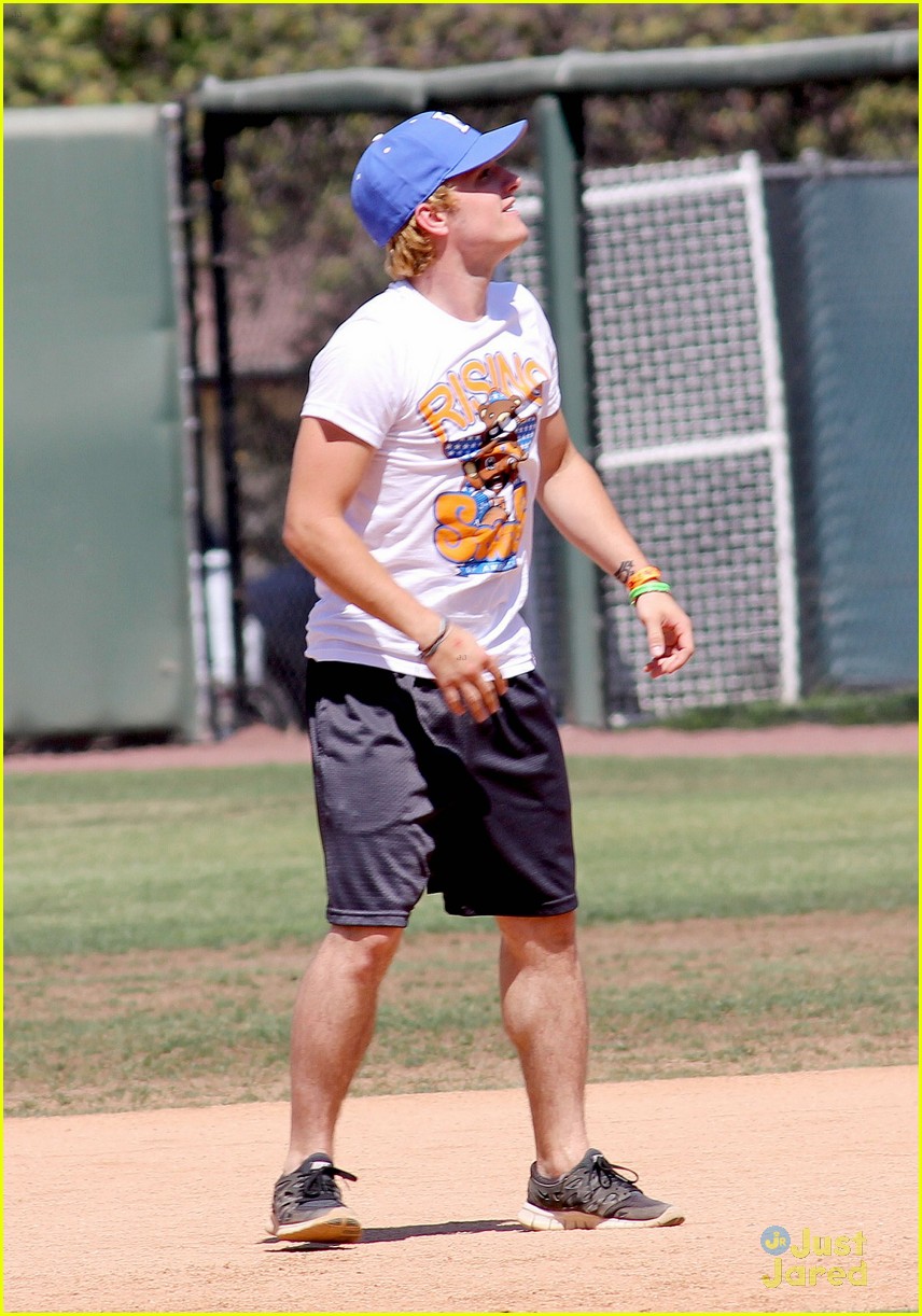 Full Sized Photo of josh hutcherson kickball game 08 Josh Hutcherson
