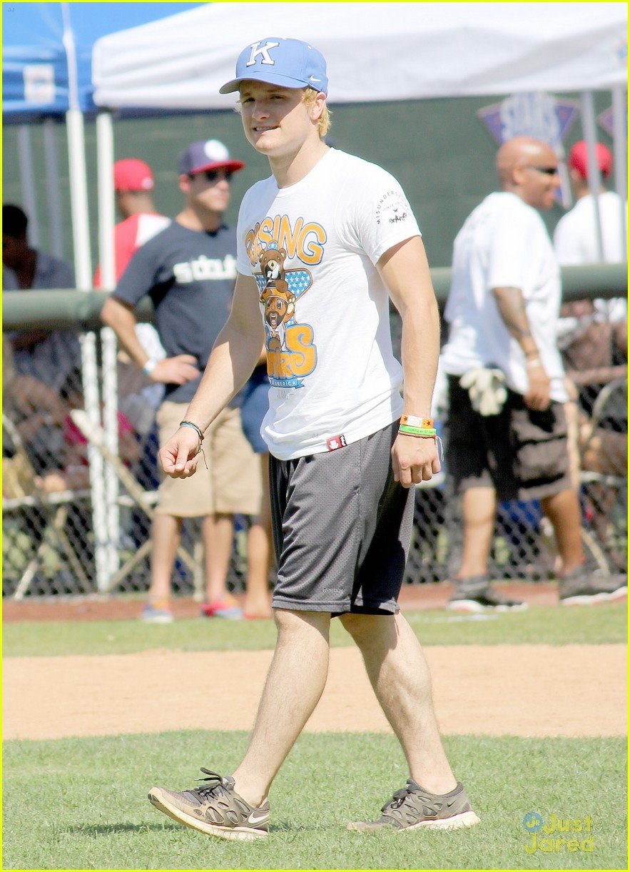 Full Sized Photo of josh hutcherson kickball game 09 Josh Hutcherson