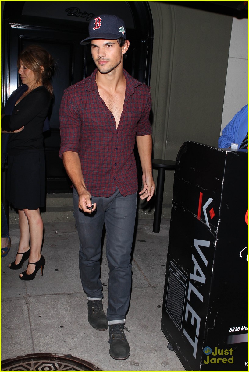 Taylor Lautner: Craig's Dinner Dude | Photo 491596 - Photo Gallery ...