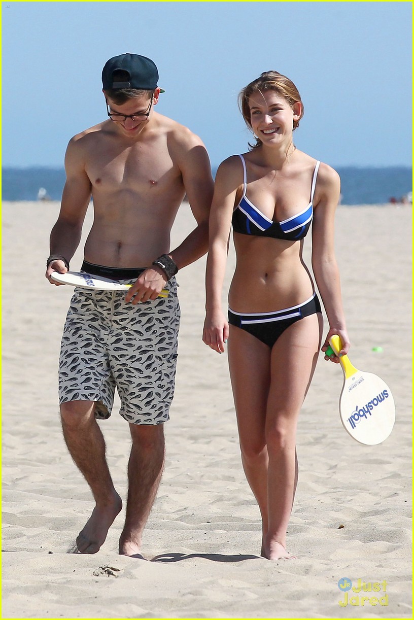 Nathalia Ramos: Beach Day with Brother Michael: Photo 488174 | Nathalia Ramos Pictures | Jared
