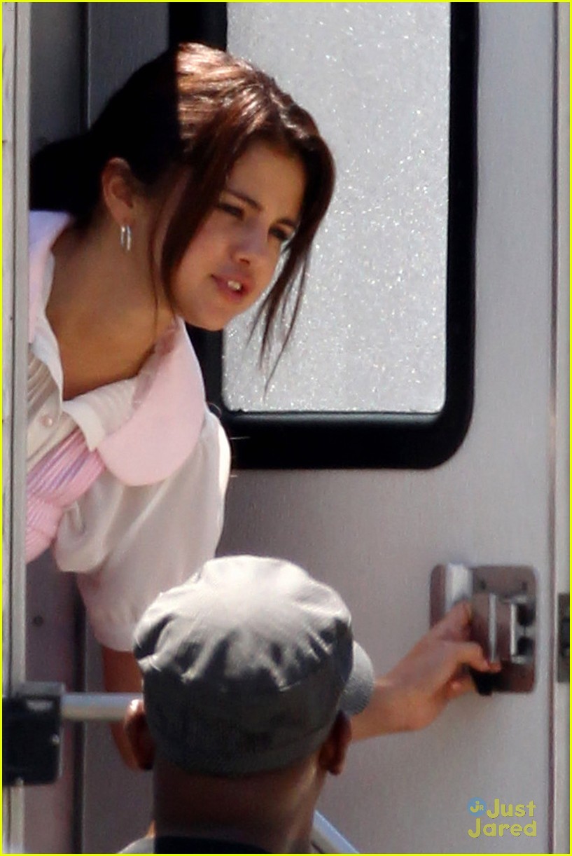 Selena Gomez Forbes Social 02 