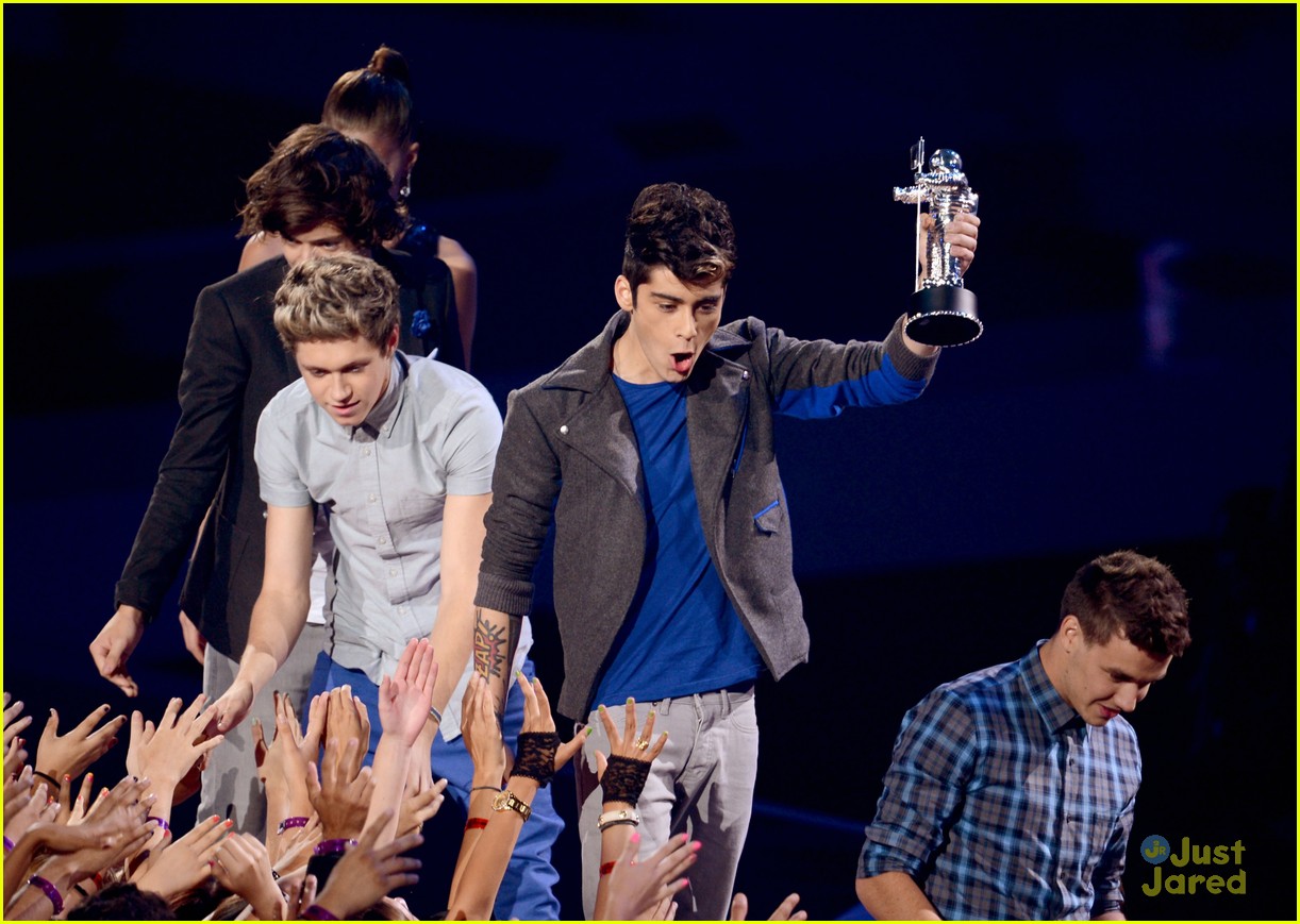 <b>One</b> <b>Direction</b> MTV Awards.