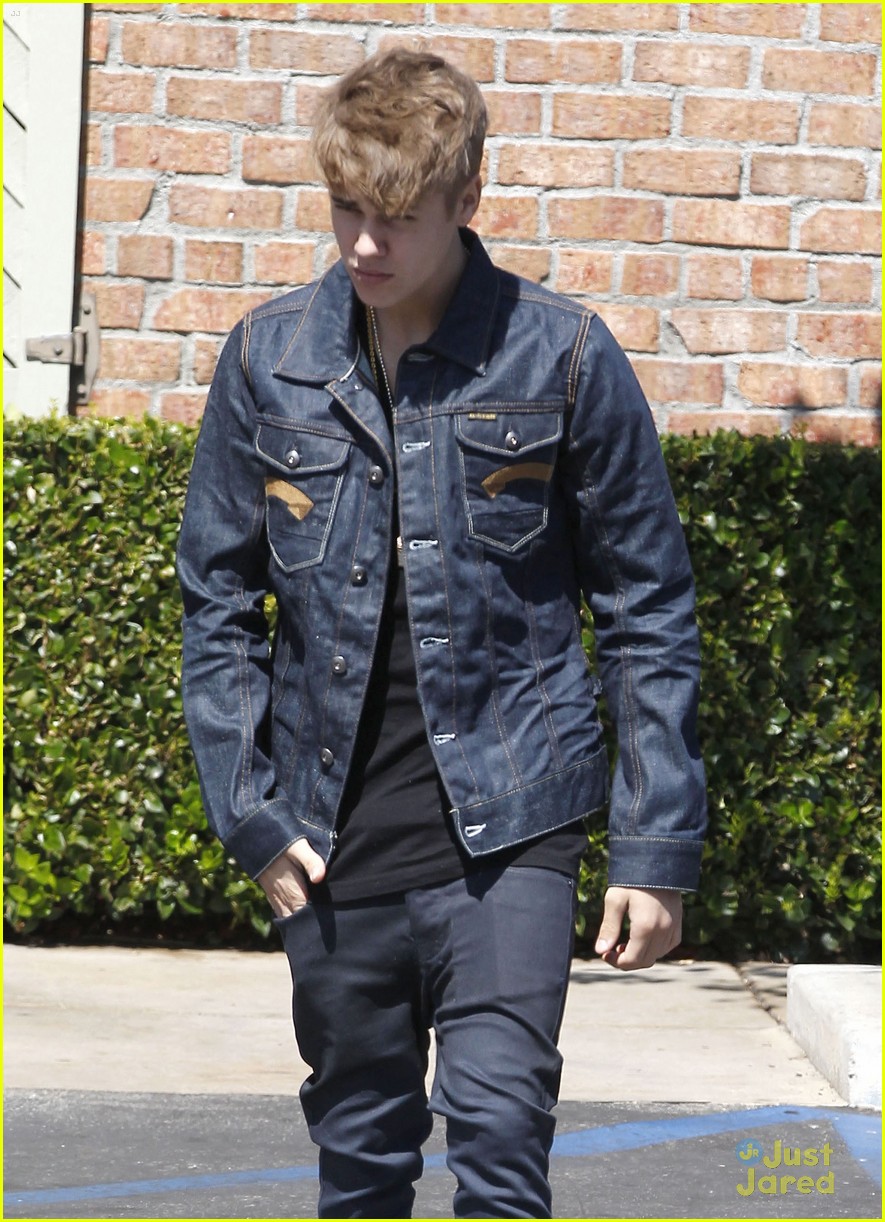Justin Bieber Skips MTV VMAs | Photo 492602 - Photo Gallery | Just ...