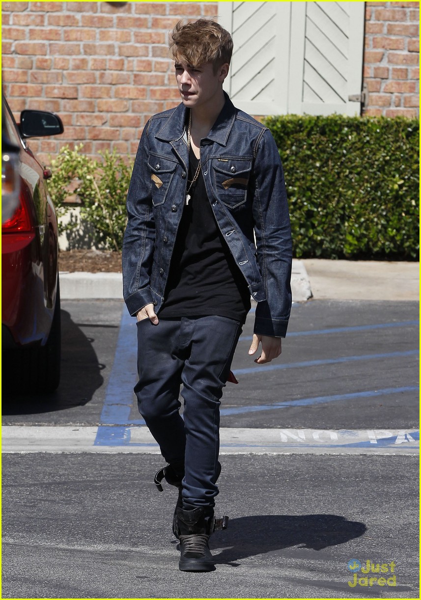 Justin Bieber Skips MTV VMAs | Photo 492609 - Photo Gallery | Just ...