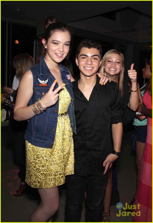 hailee steinfeld kelli berglund zendaya party 04