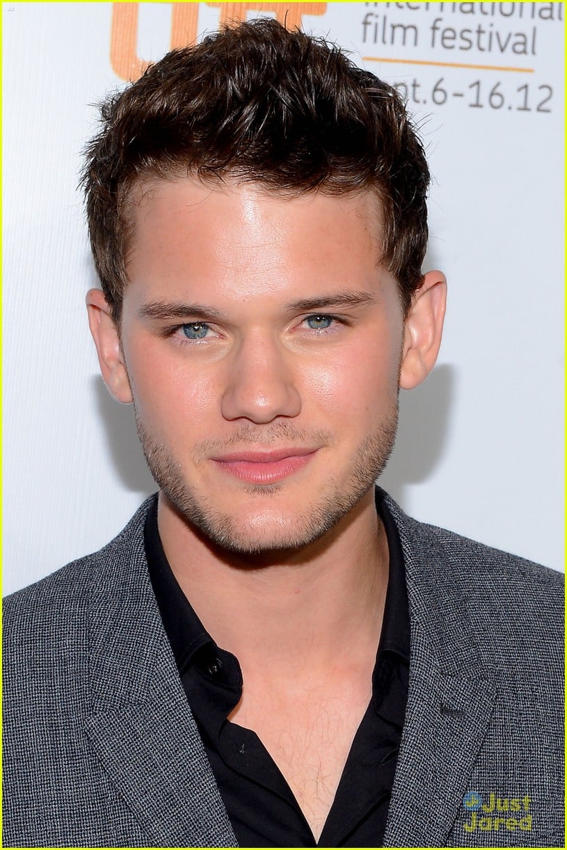 Jeremy Irvine: 'Great Expectations' Premiere at TIFF! | Photo 494650 ...