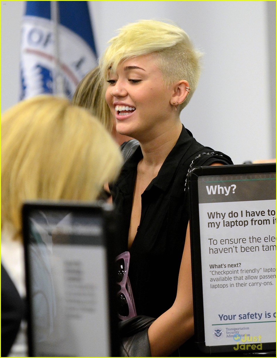 Full Sized Photo of miley cyrus lax departure 09 | Miley Cyrus: Bye Bye ...