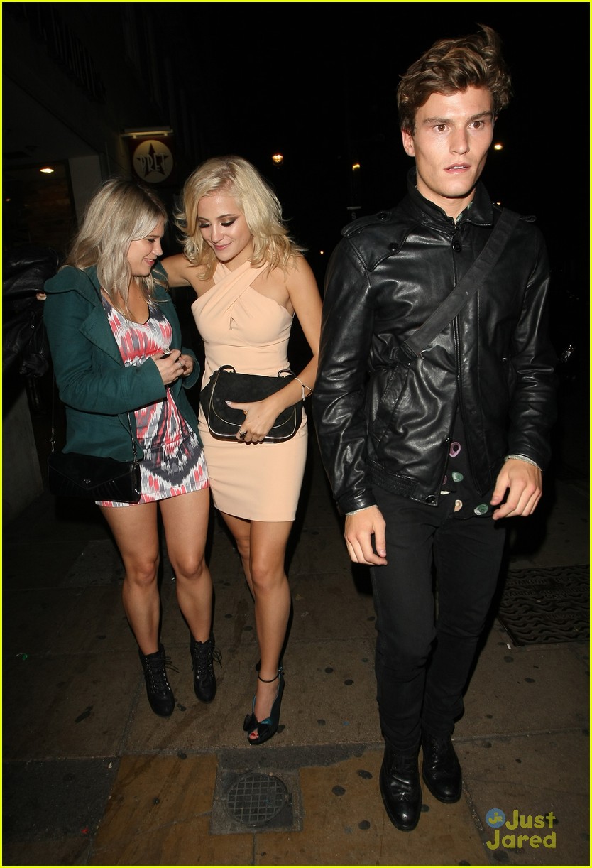 Full Sized Photo of pixie lott oliver cheshire moschino temperly 10