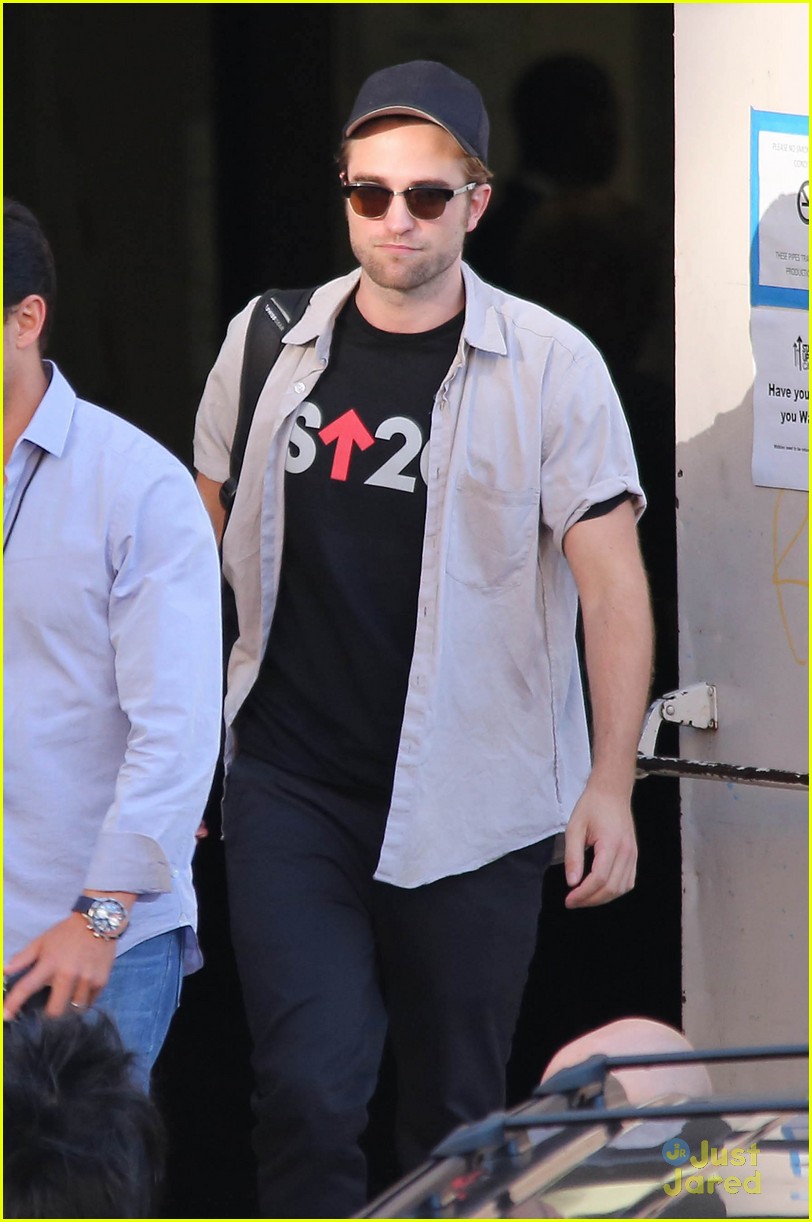 Robert Pattinson: Stand Up 2 Cancer! | Photo 493014 - Photo Gallery ...