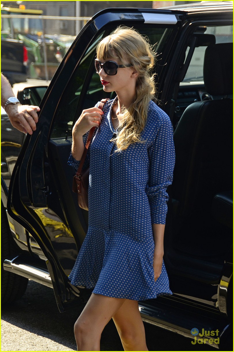 Full Sized Photo Of Taylor Swift Blue Dress Taylor Swift Talks Never Ever Writing Process