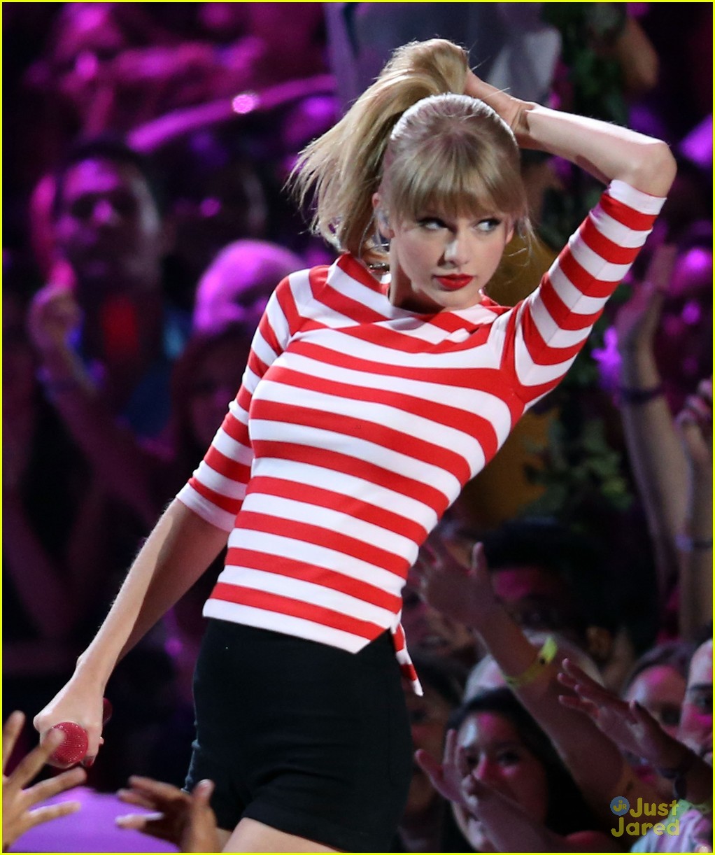 Full Sized Photo of taylor swift vma performance 03 Taylor Swift MTV