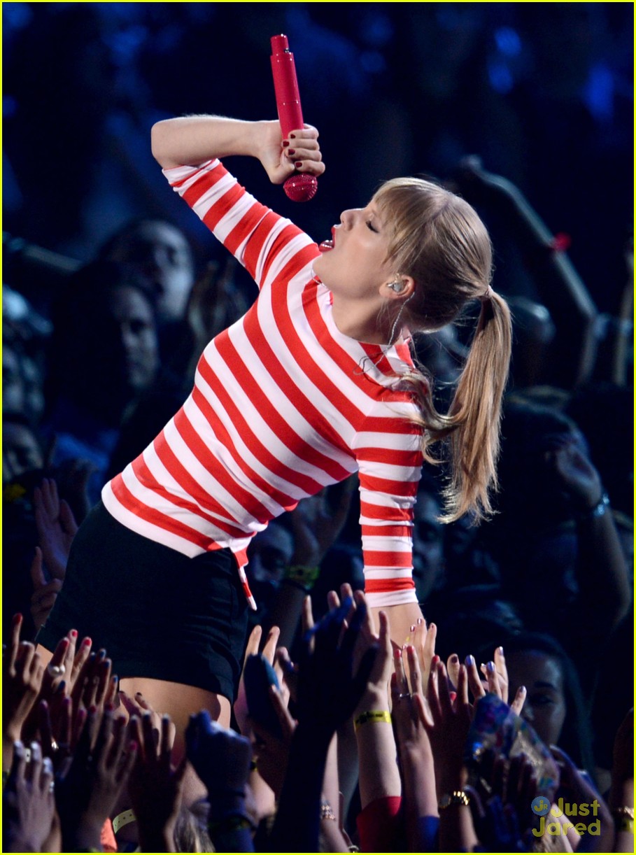 Taylor Swift MTV VMAs Performance WATCH NOW! Photo 492642 Photo