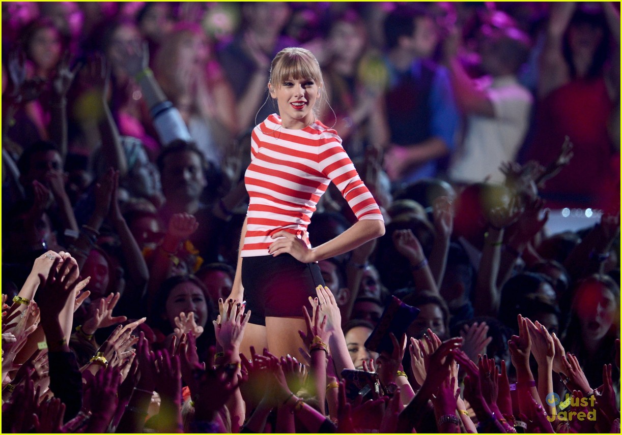 Taylor Swift MTV VMAs Performance WATCH NOW! Photo 492643 Photo