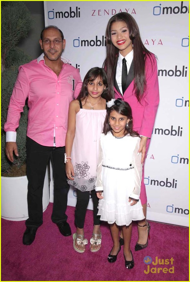 Full Sized Photo of zendaya 16 party pics 19 | Zendaya: Sweet 16 Party