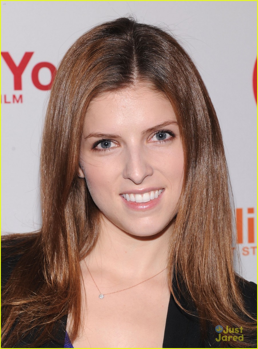 Anna Kendrick & Kristen Bell: Target's Falling For You Event