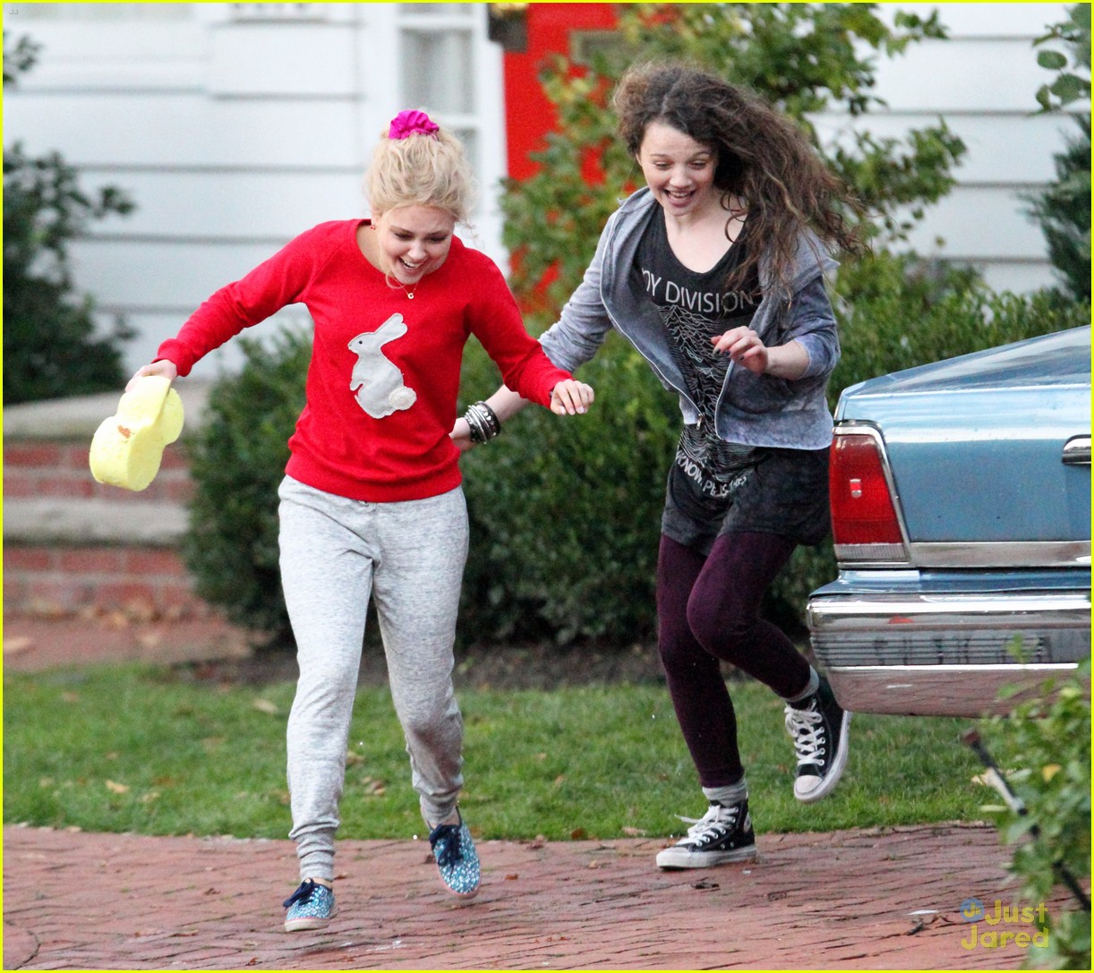 Full Sized Photo of annasophia robb carrie diaries car wash 03