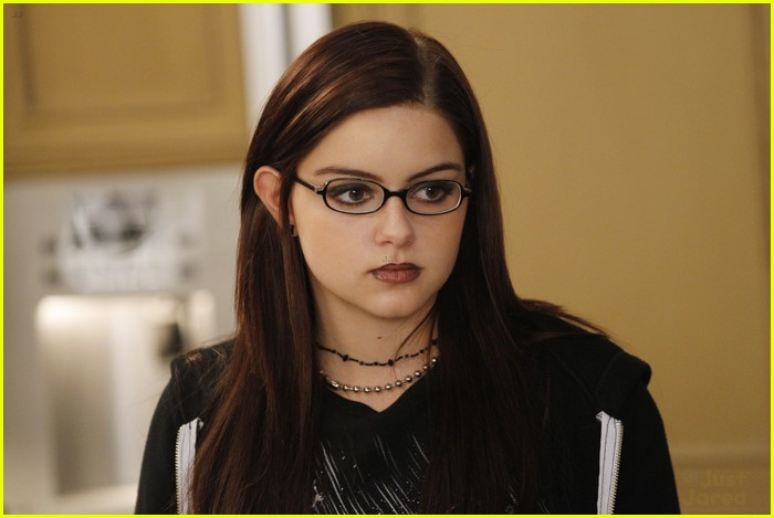 Ariel Winter Goes Goth For 'Modern Family' | Photo 501089 - Photo