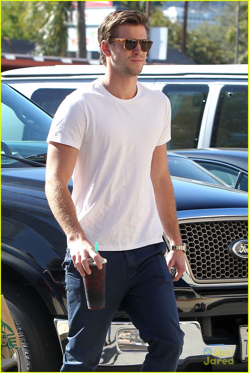 Miley Cyrus & Liam Hemsworth: Starbucks Sweethearts 