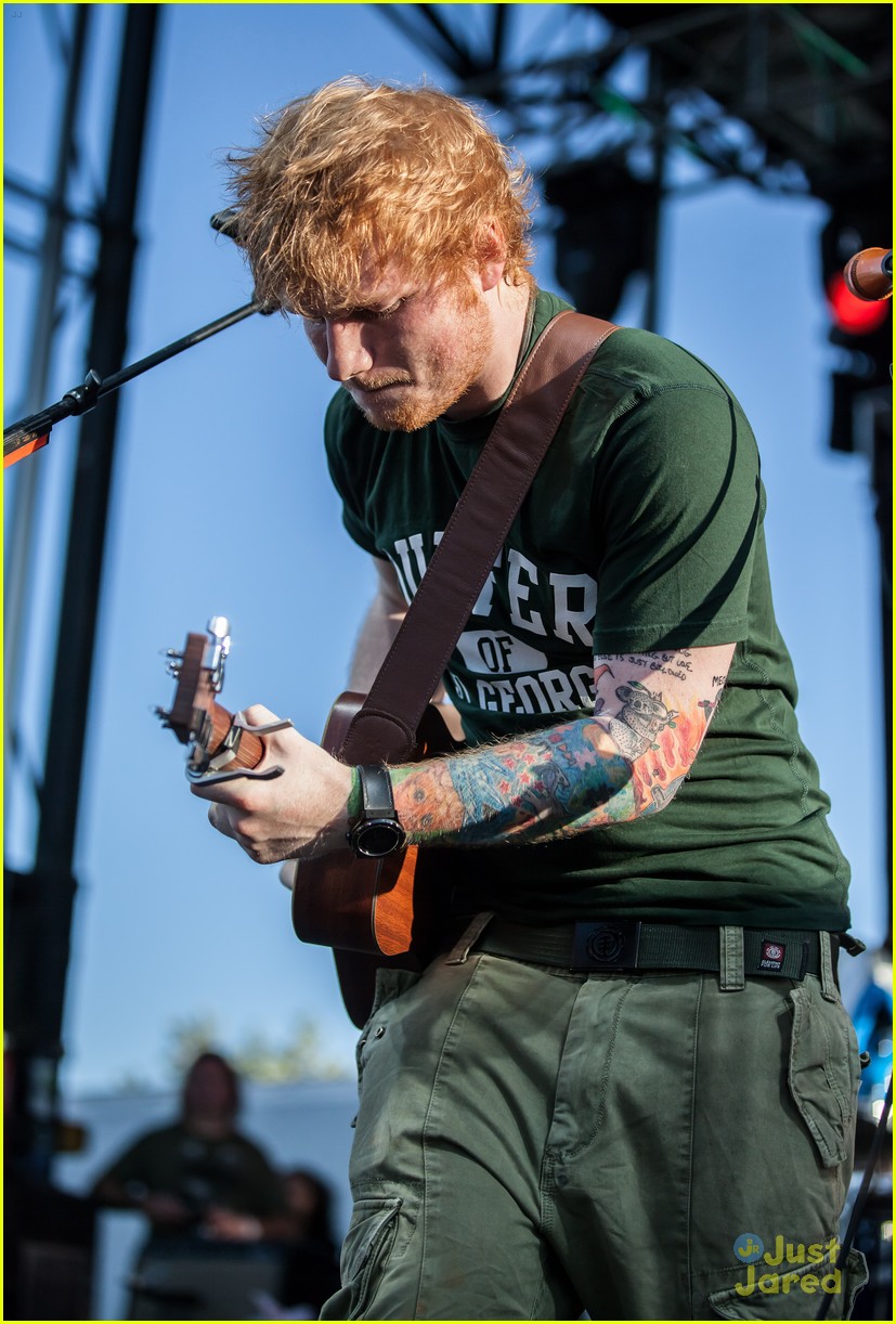 Full Sized Photo of ed sheeran vegas bite 13 | Ed Sheeran Takes A Bite ...