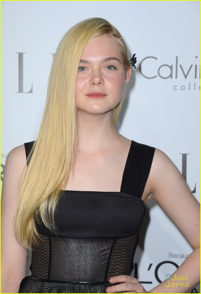 Elle Fanning Thanks Big Sister Dakota During Elle's Women in Hollywood ...