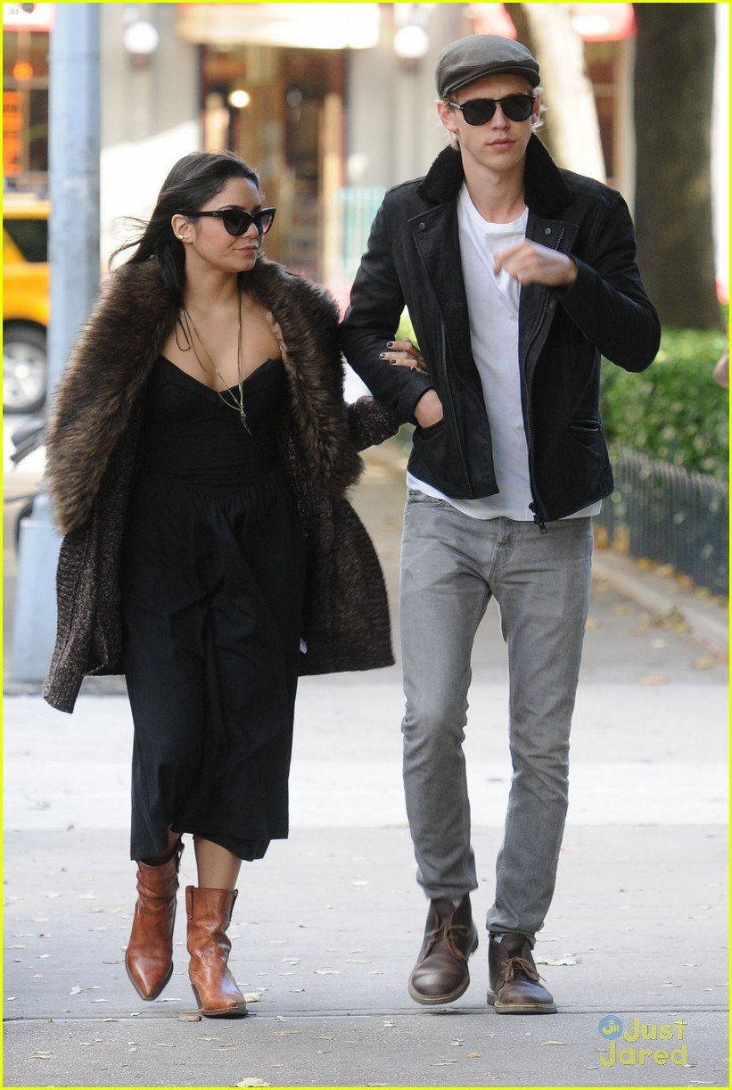 Vanessa Hudgens & Austin Butler: Weekend Walk | Photo 504436 - Photo ...