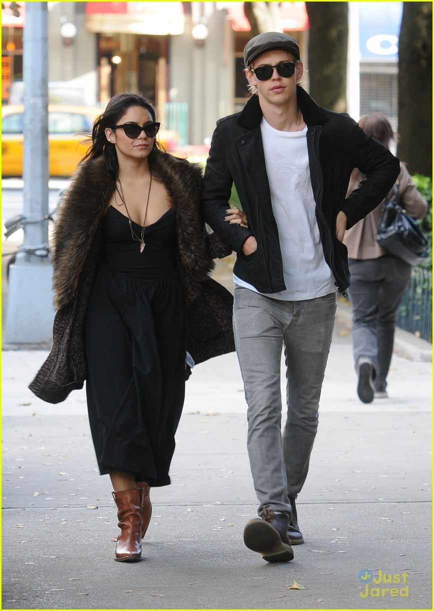 Vanessa Hudgens & Austin Butler: Weekend Walk | Photo 504443 - Photo ...