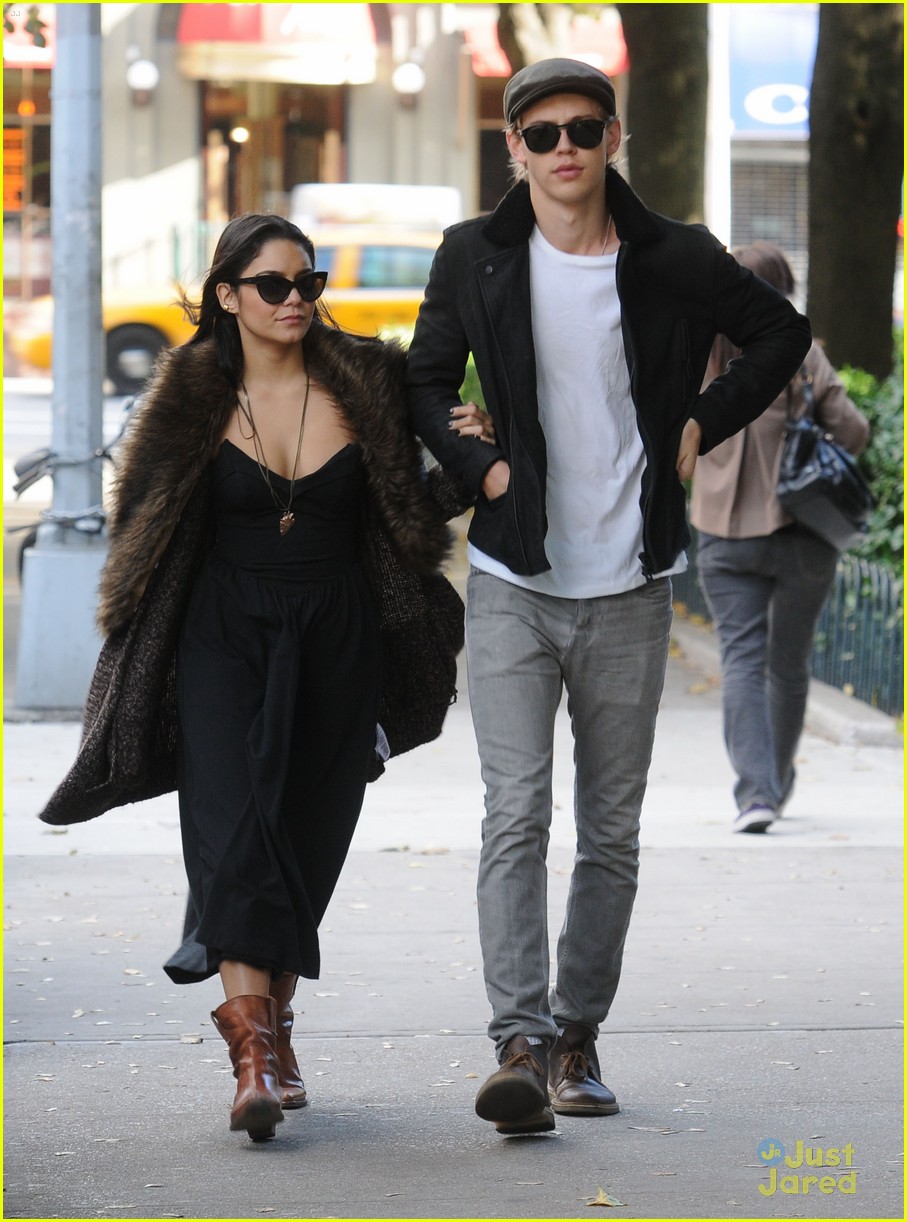 Vanessa Hudgens & Austin Butler: Weekend Walk | Photo 504445 - Photo ...