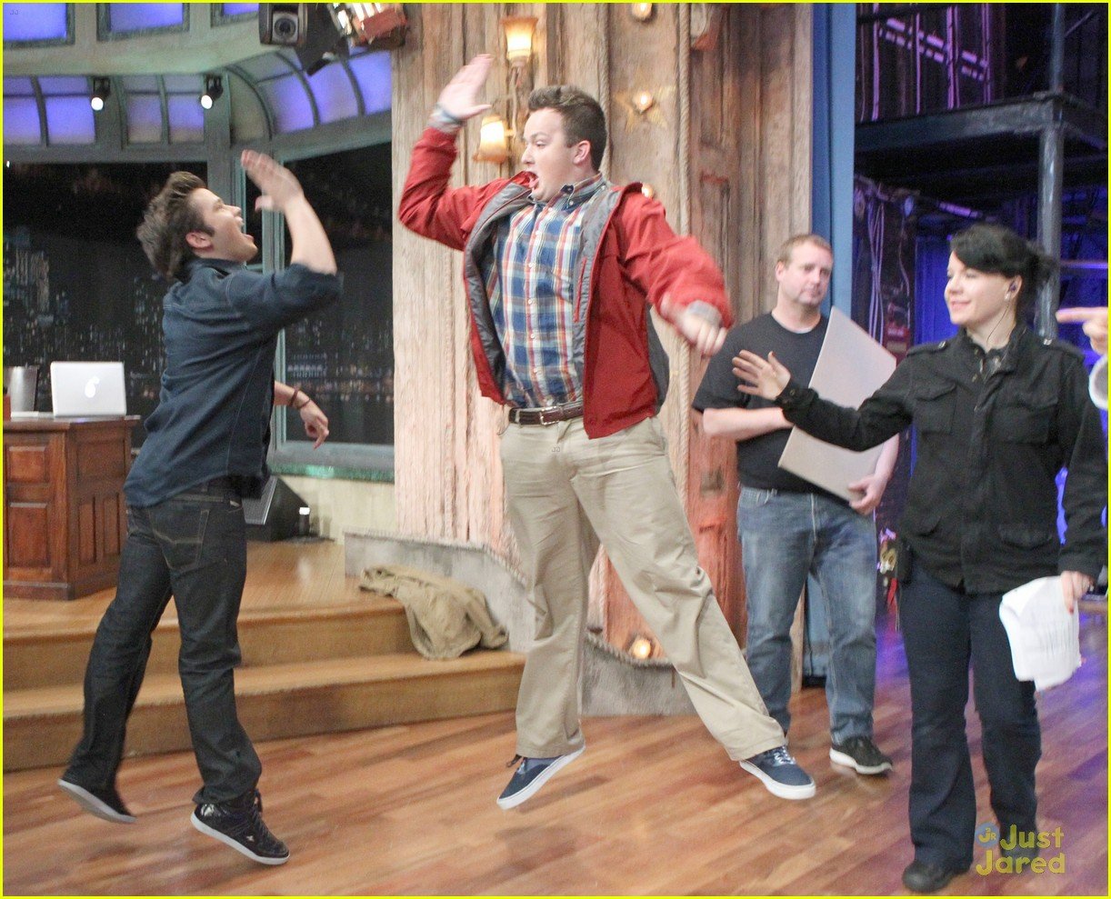iCarly Shocks America; Premieres October 6th! Photo 499913 Photo