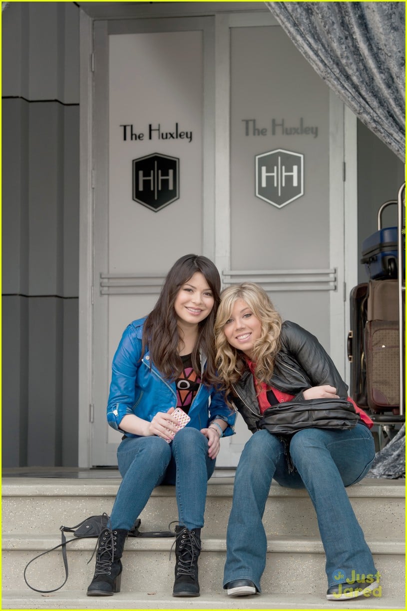 iCarly Shocks America; Premieres October 6th! Photo 499923 Photo