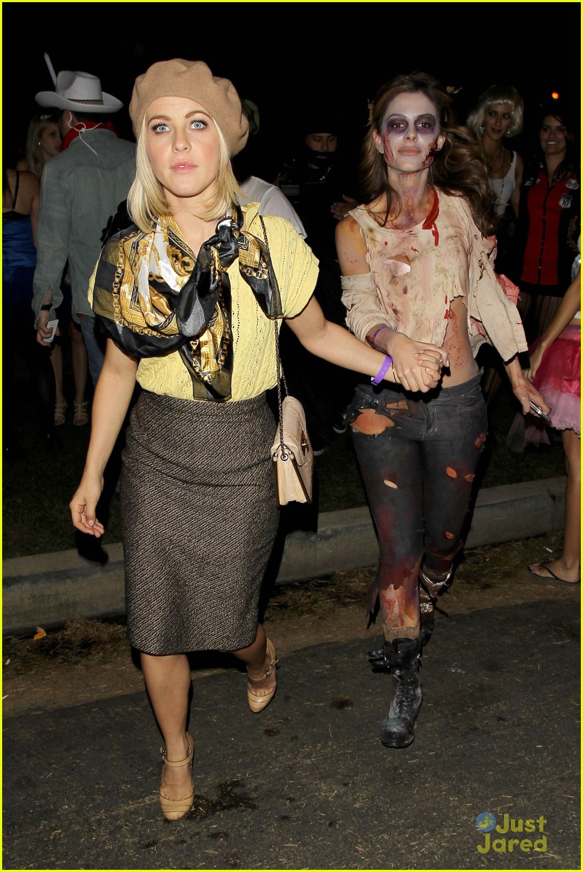 Julianne Hough & Ryan Seacrest: Bonnie & Clyde For Halloween! | Photo ...