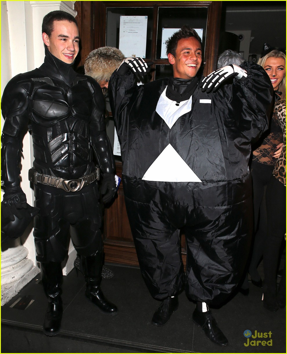 Liam Payne Batman Halloween Costume with Tom Daley! Photo 506231