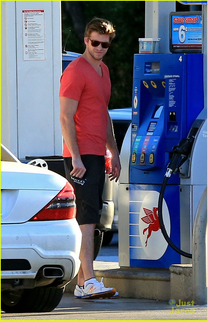 Liam Hemsworth: Gas Station Stop | Photo 505495 - Photo Gallery | Just ...