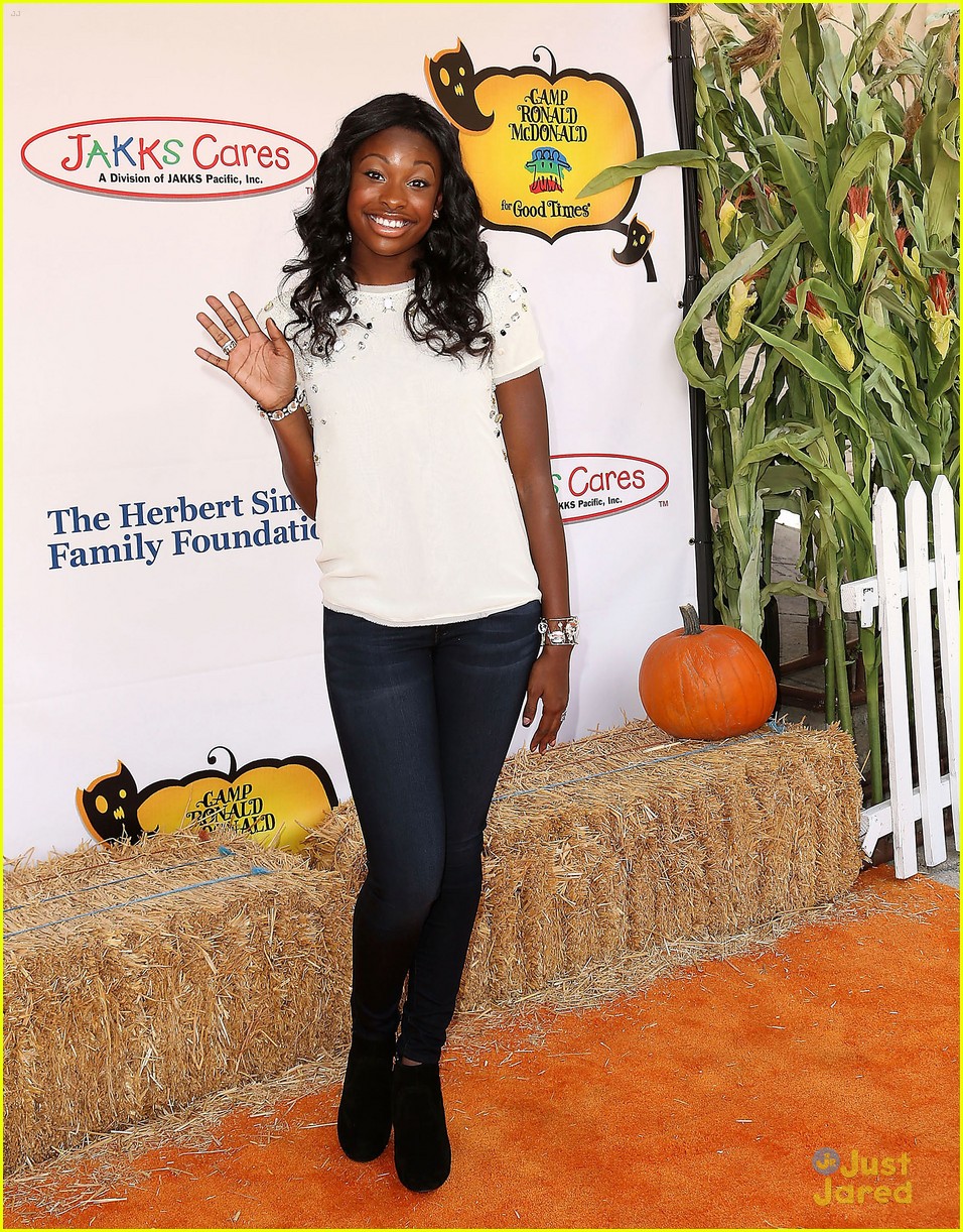 Olivia Holt Parties on the Pier with Coco Jones | Photo 504651 - Photo