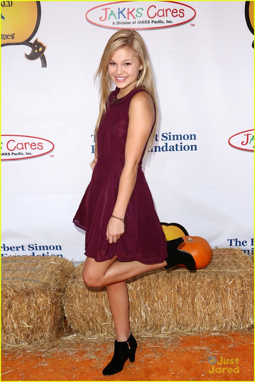 Full Sized Photo of olivia holt coco jones carnival pier 11 | Olivia