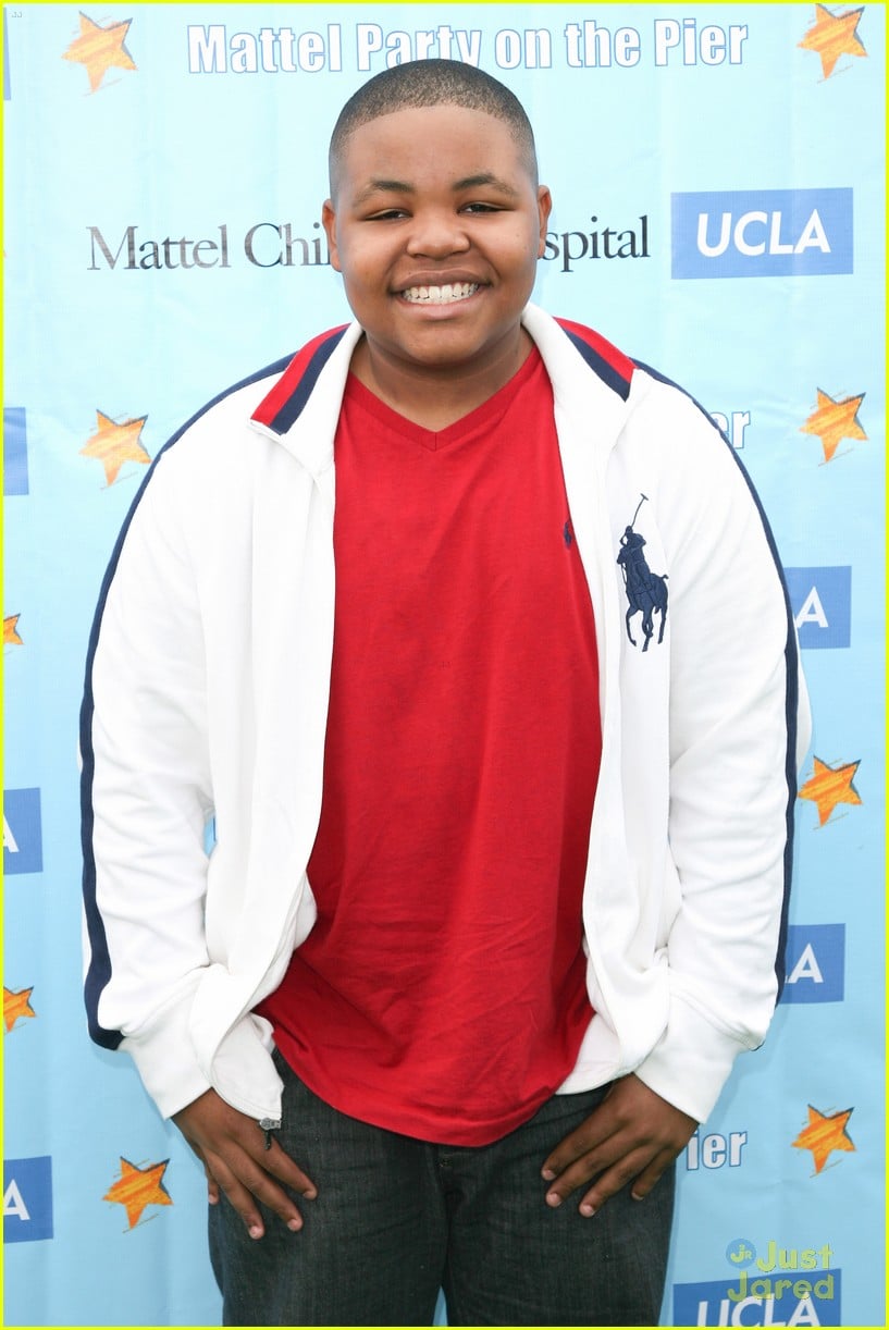 Olivia Holt Parties on the Pier with Coco Jones | Photo 504656 - Photo